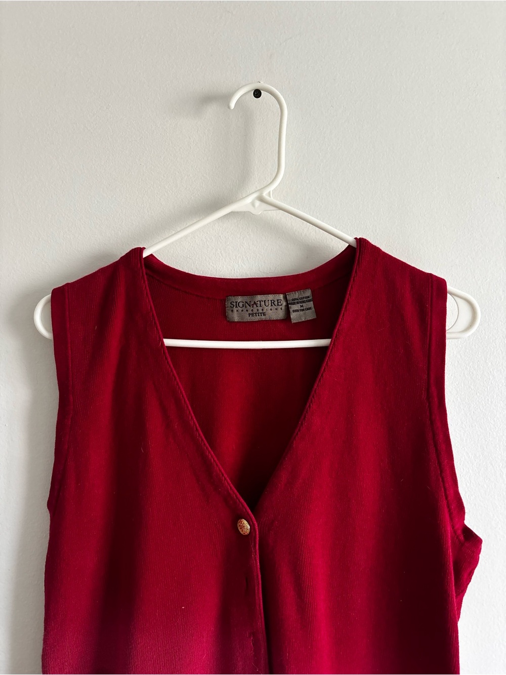 Signature Studio Women's Red Button-Front V-Neck Tank